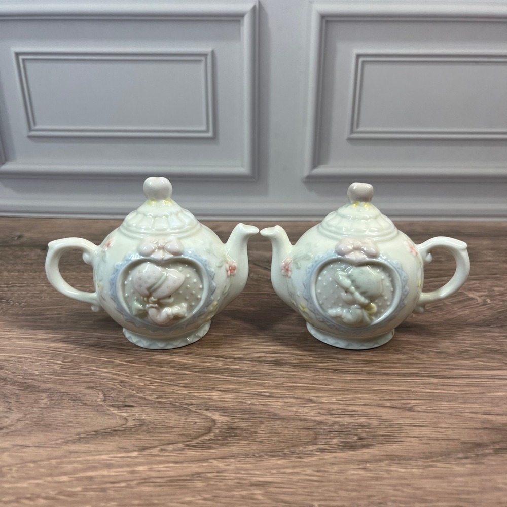 Enesco Precious Moments Salt Pepper Shakers Cream Vintage 1993 Teapot Heart Set